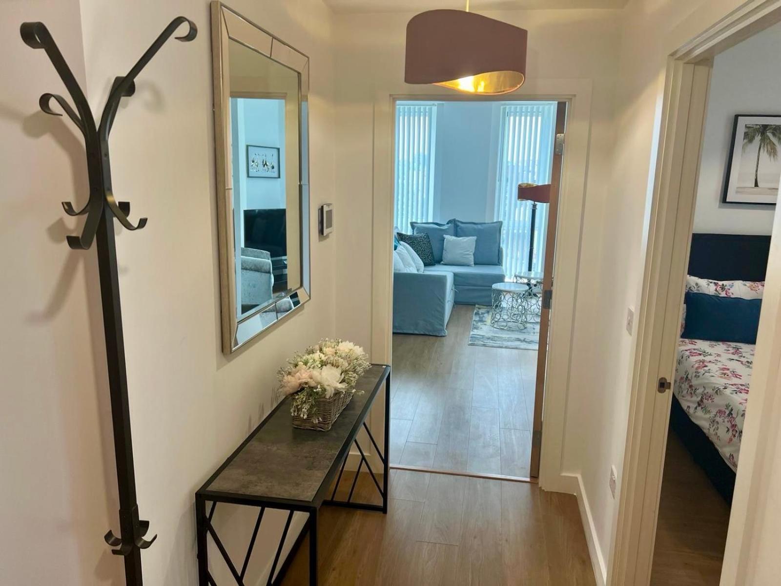 Spacious Urban Gem Apartment With Parking Bracknell Exterior foto